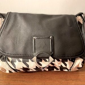 Liz Claiborne black/houndstooth shoulder bag. New w/o tags. Never worn.